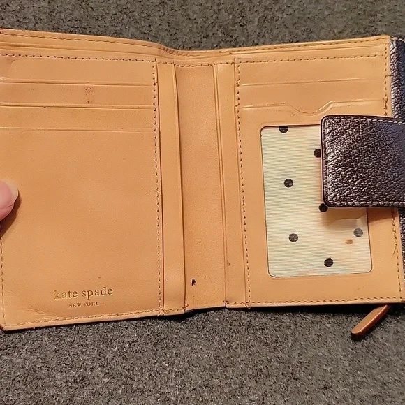 Small Kate Spade wallet snap & zipper closure...sew pictures for condition - Picture 6 of 15